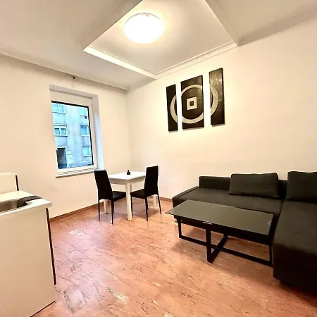 Honor - Nest Neu Renoviert Apartman *