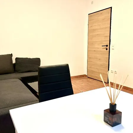 Honor - Nest Neu Renoviert Apartman *