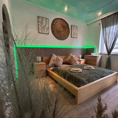 Honor - Nest Neu Renoviert Apartman *