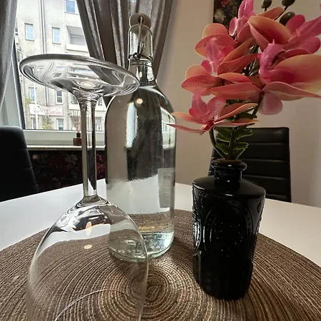 Honor - Nest Neu Renoviert Apartman *