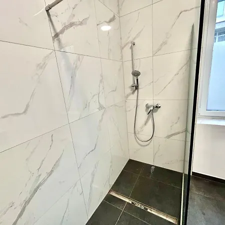 Honor - Nest Neu Renoviert * Linec