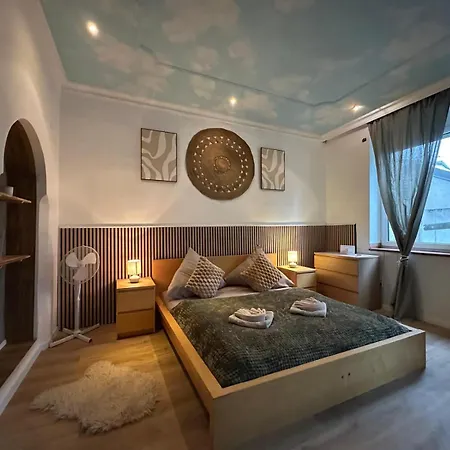 Honor - Nest Neu Renoviert 아파트 *